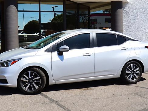 Used 2021 Nissan Versa SV FWD image 4