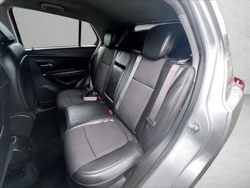 Used 2022 Chevrolet Trax LT w/ LT Convenience Package FWD image 27