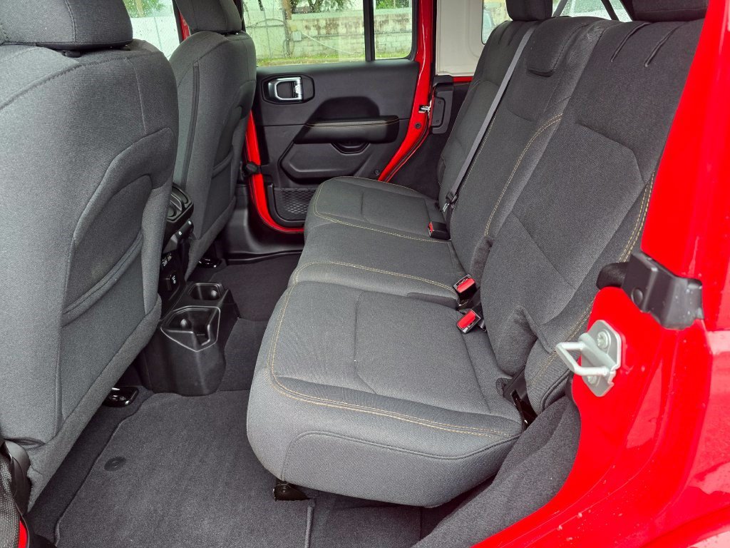 Used 2026 Jeep Wrangler Unlimited Sahara AWD/4WD image 27