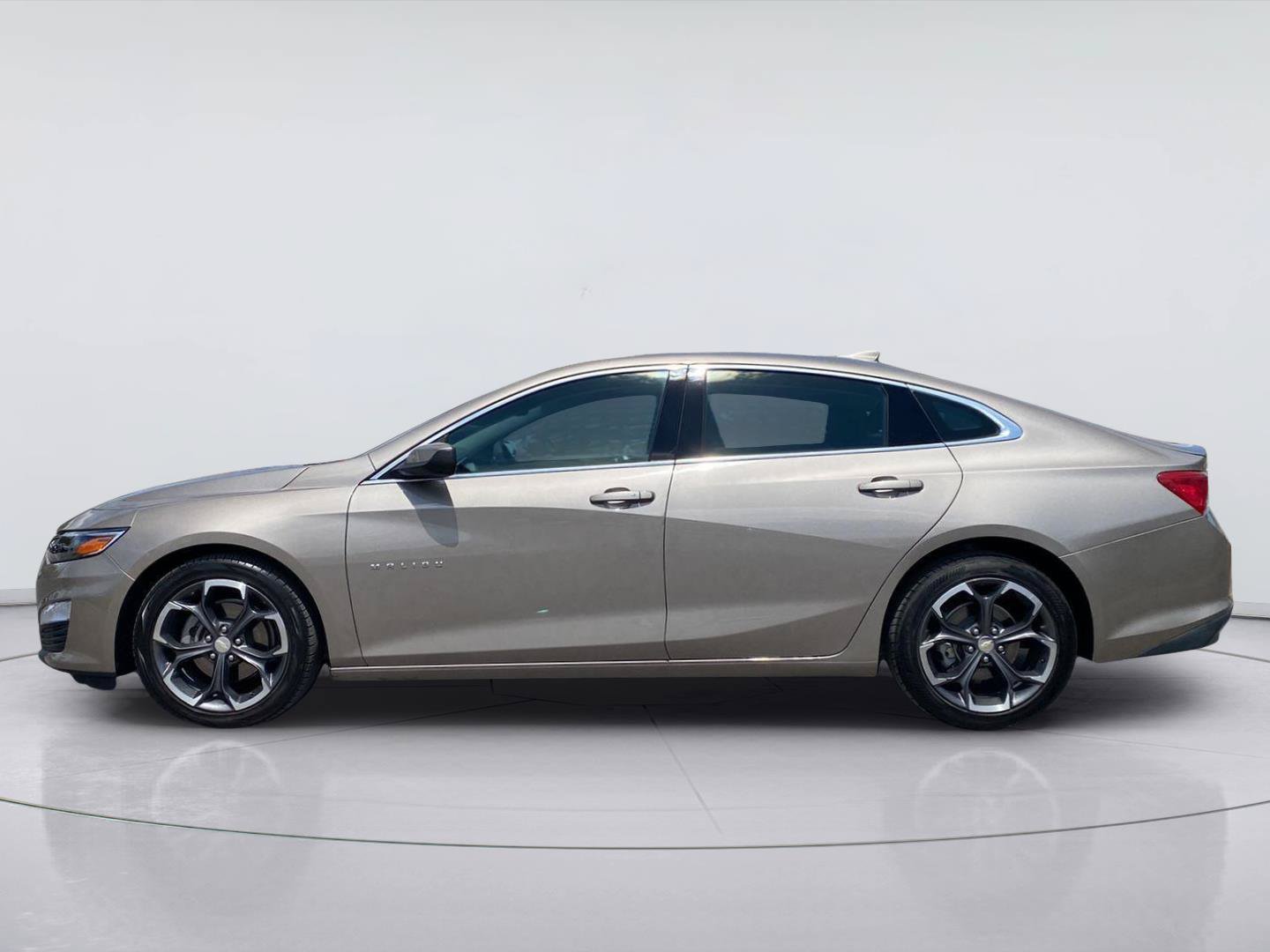 Used 2024 Chevrolet Malibu LT FWD image 2