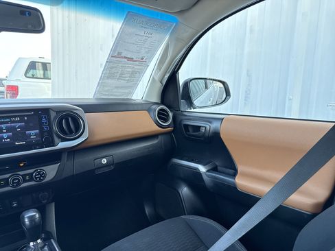 Used 2017 Toyota Tacoma SR5 image 20