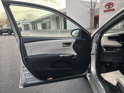 Used 2018 Toyota Avalon Limited image 13