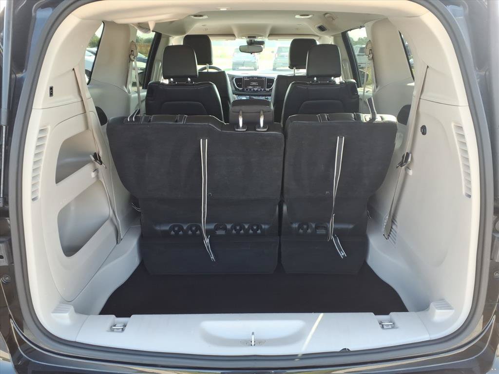 Used 2023 Chrysler Pacifica Touring-L FWD image 26