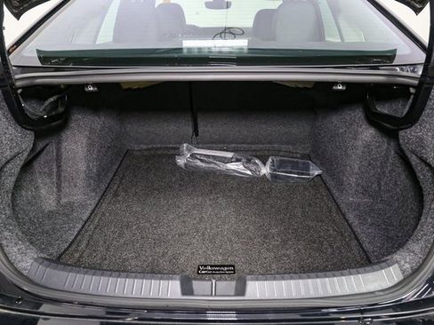 Used 2023 Volkswagen Jetta SE image 11