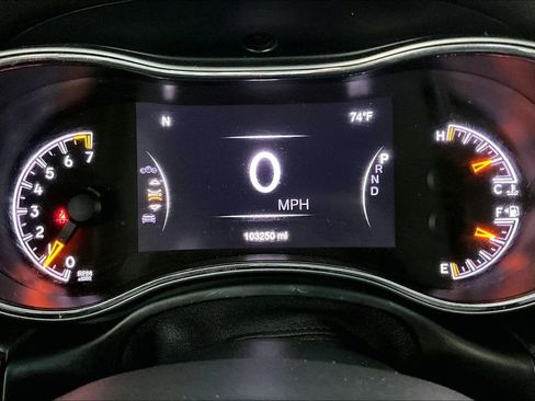 Used 2019 Jeep Grand Cherokee Laredo image 13