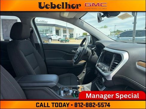 Used 2023 GMC Acadia SLE w/ Driver Convenience Package FWD image 2