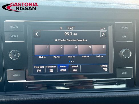 Used 2024 Volkswagen Jetta SE image 18