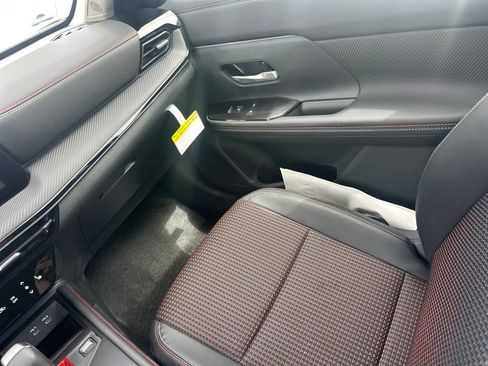 New 2025 Nissan Kicks SR w/ SR Premium Package image 28