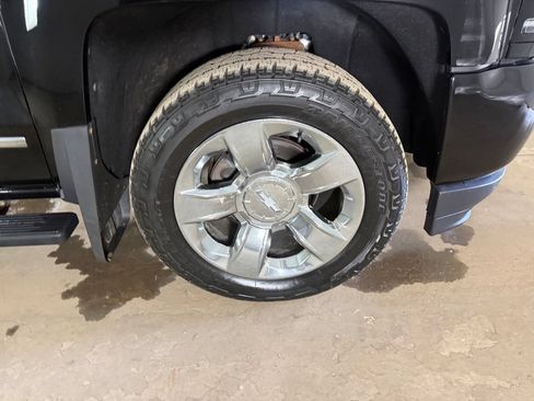 Used 2017 Chevrolet Silverado 1500 LTZ Z71 w/ LTZ Plus Package AWD/4WD image 30