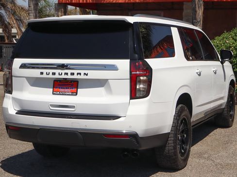Used 2021 Chevrolet Suburban LT RWD image 9