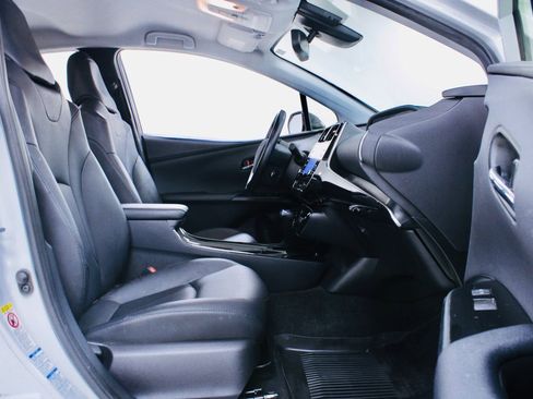 Used 2022 Toyota Prius XLE image 19