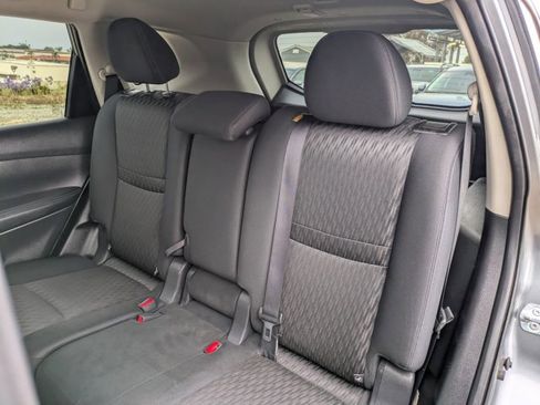 Used 2018 Nissan Rogue SV image 18