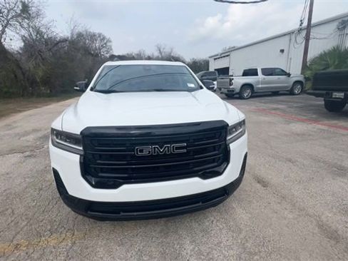 Certified 2023 GMC Acadia SLE w/ Driver Convenience Package image 3