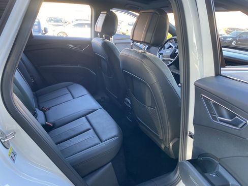 Used 2022 Audi Q4 e-tron Premium Plus image 19