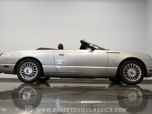Used 2004 Ford Thunderbird image 22
