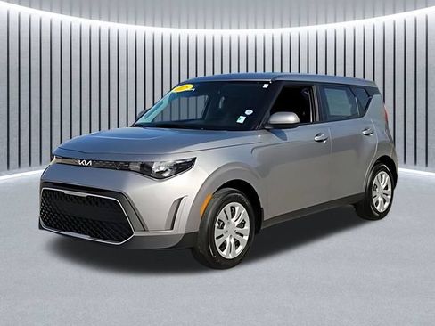 Used 2025 Kia Soul LX FWD image 3