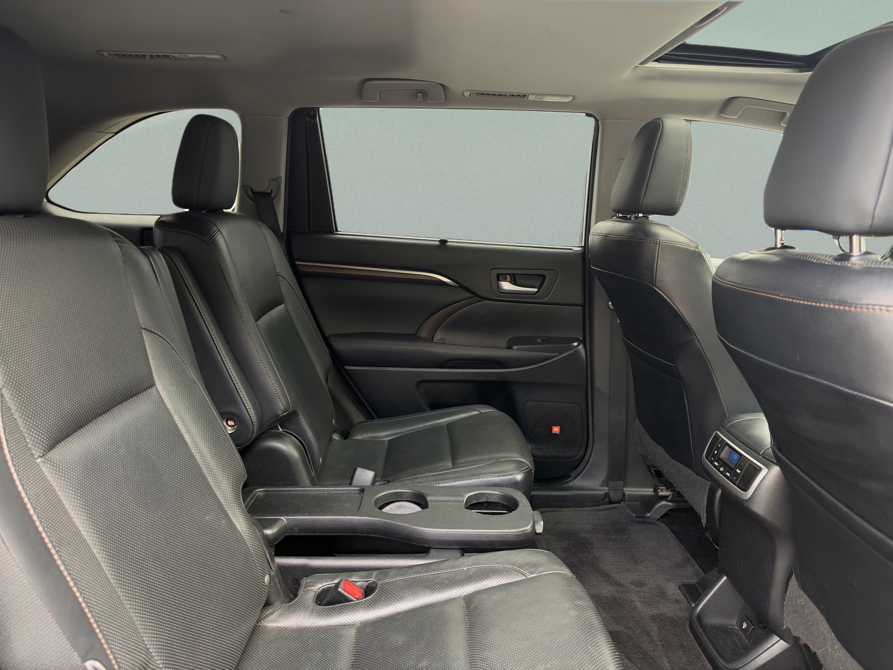 Used 2015 Toyota Highlander Limited w/ Driver Technology Package AWD/4WD image 25
