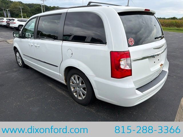 Used 2014 Chrysler Town & Country Touring FWD image 3
