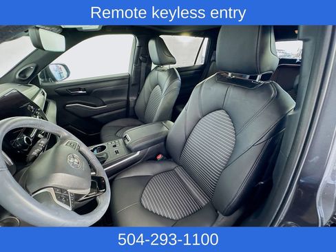 Used 2024 Toyota Highlander Limited image 20