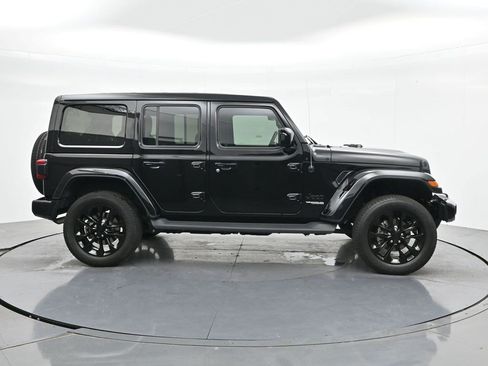 Used 2021 Jeep Wrangler Unlimited Sahara AWD/4WD image 4