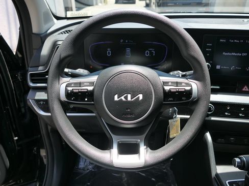 Used 2025 Kia Sportage LX FWD image 21