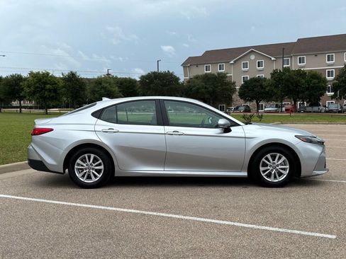 Used 2025 Toyota Camry LE FWD image 5