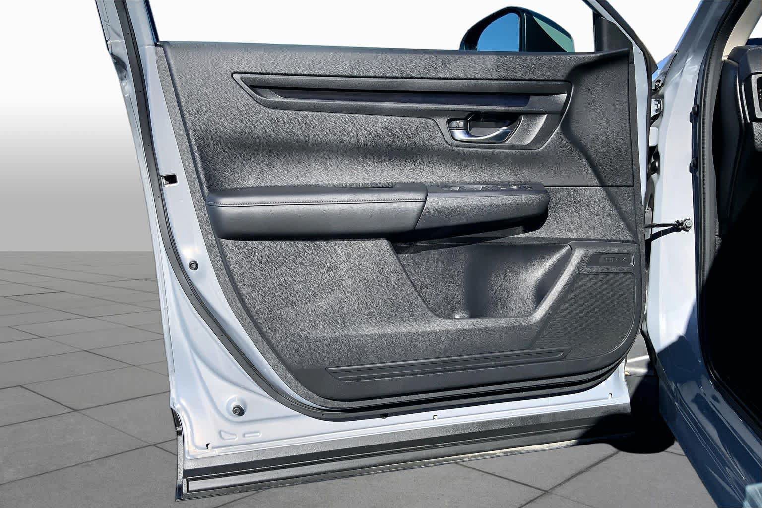 Used 2025 Honda CR-V EX image 25