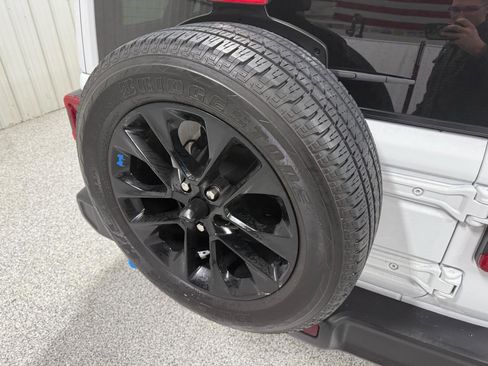 Used 2022 Jeep Wrangler Unlimited Sahara image 22