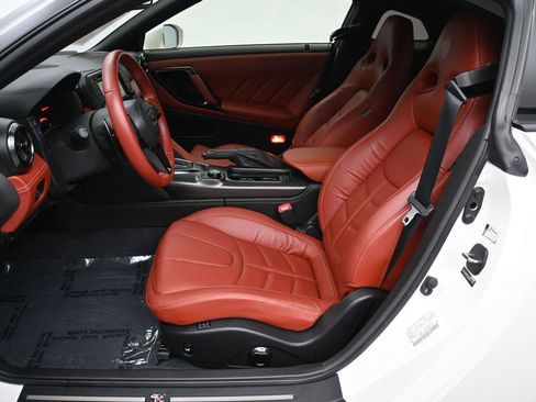 Certified 2024 Nissan GT-R Premium w/ Premium Interior Package AWD/4WD image 9