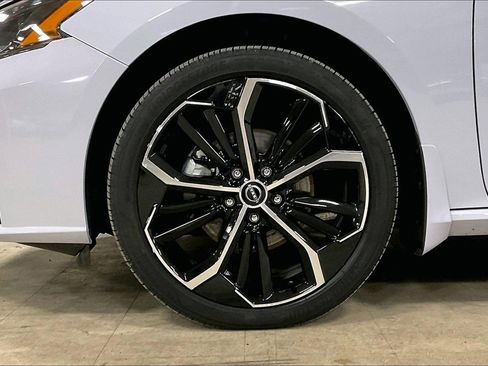 Used 2025 Nissan Altima 2.5 SR image 9