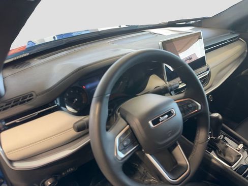 Used 2025 Jeep Compass Limited AWD/4WD image 11
