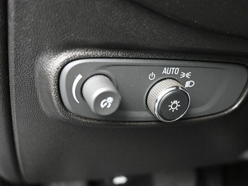 Used 2020 Chevrolet Equinox LS image 13