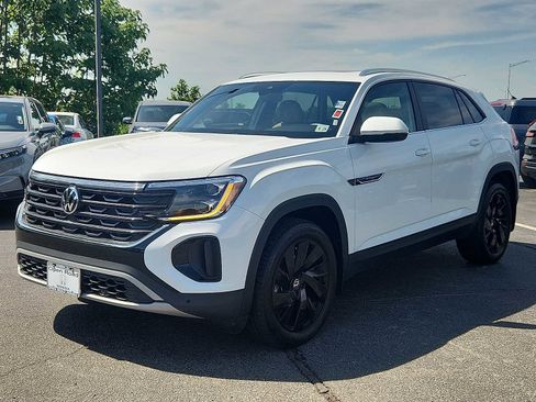 Used 2024 Volkswagen Atlas Cross Sport SE AWD/4WD image 3