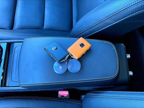 Used 2025 Volvo XC40 B5 Plus image 14