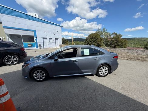 Used 2024 Toyota Corolla LE FWD image 2