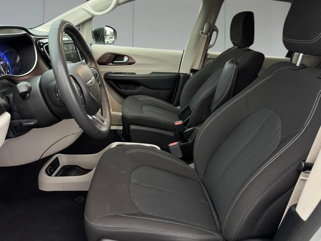 Used 2024 Chrysler Voyager LX FWD image 11