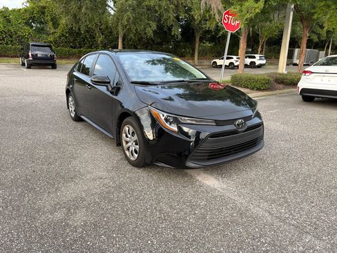 Used 2025 Toyota Corolla LE FWD image 7