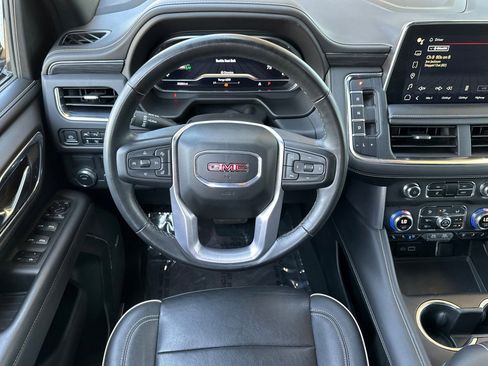 Used 2023 GMC Yukon SLT w/ SLT Luxury Package image 16
