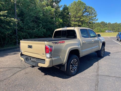 Used 2020 Toyota Tacoma TRD Sport w/ Technology Package AWD/4WD image 17