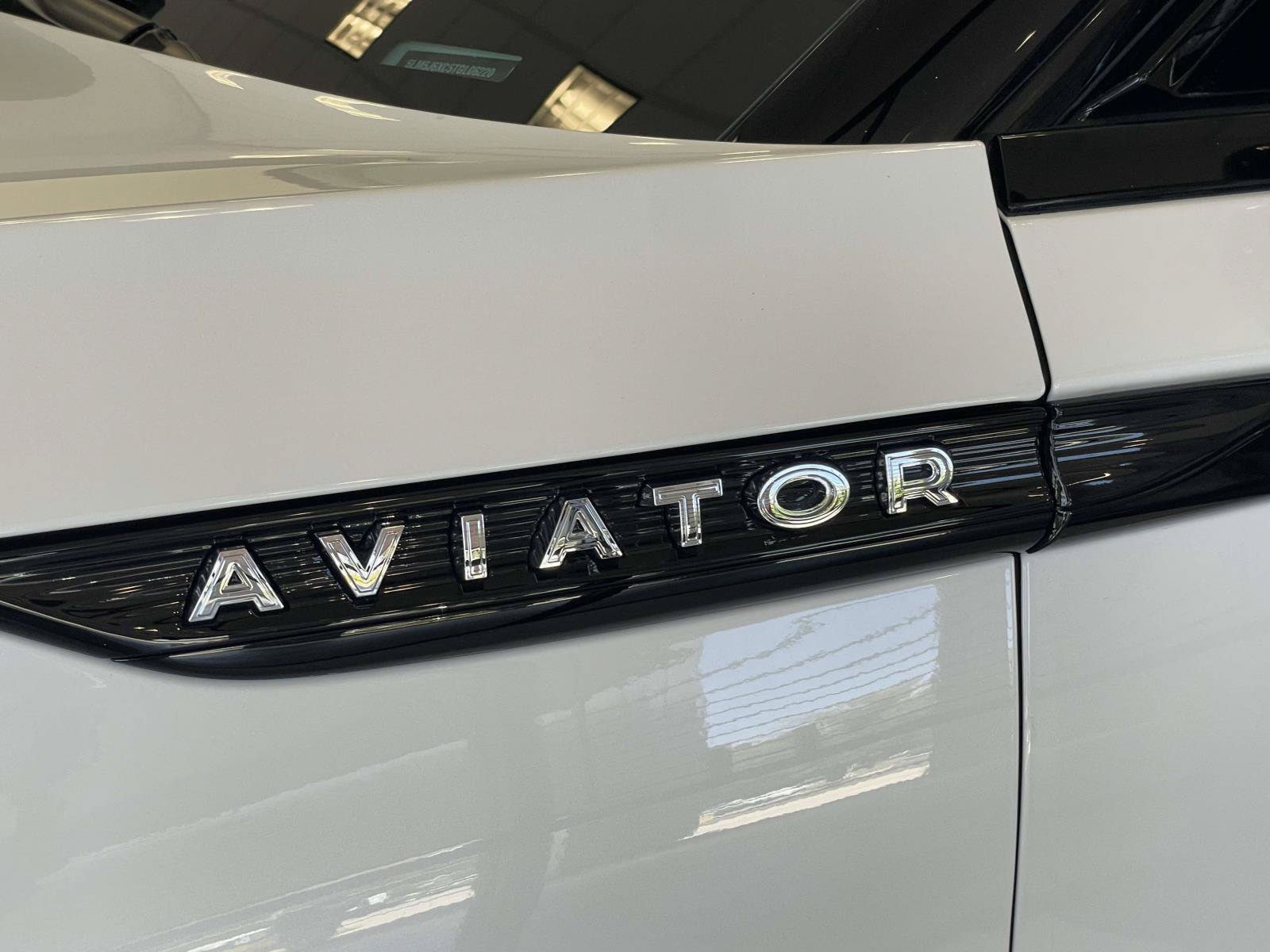 Certified 2026 Lincoln Aviator AWD w/ Jet Appearance Package image 8