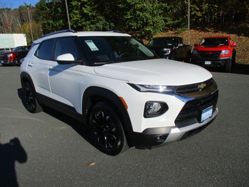 Certified 2023 Chevrolet TrailBlazer LT w/ Convenience Package image 3