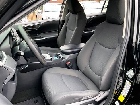 Certified 2020 Toyota RAV4 LE image 7