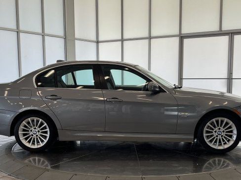 Used 2011 BMW 335i xDrive Sedan AWD/4WD image 8