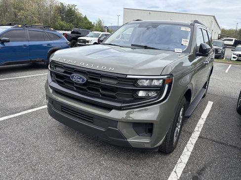 Used 2025 Ford Expedition Active image 7