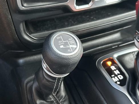 Used 2024 Jeep Wrangler Unlimited Sahara AWD/4WD image 33