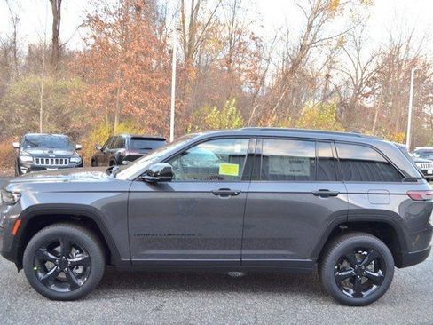 New 2025 Jeep Grand Cherokee Limited w/ Luxury Tech Group II image 5