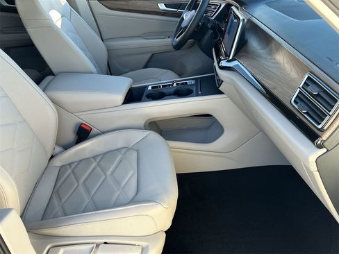 New 2026 Volkswagen Atlas SE image 8