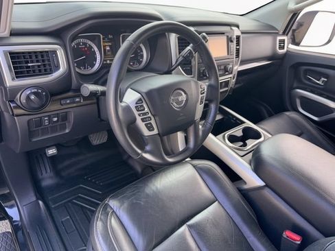 Used 2018 Nissan Titan SV w/ SV Convenience Package RWD image 16