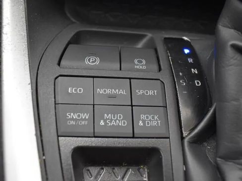 Used 2023 Toyota RAV4 LE image 38