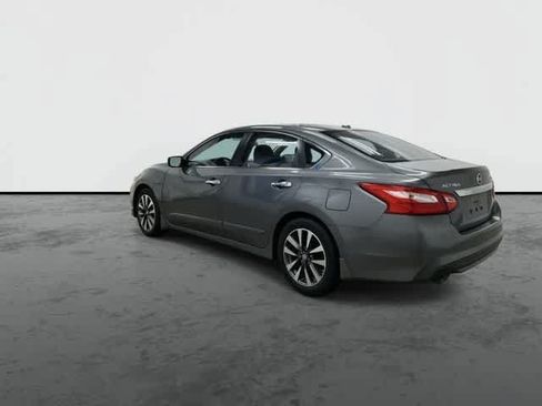 Used 2017 Nissan Altima 2.5 SV FWD image 9